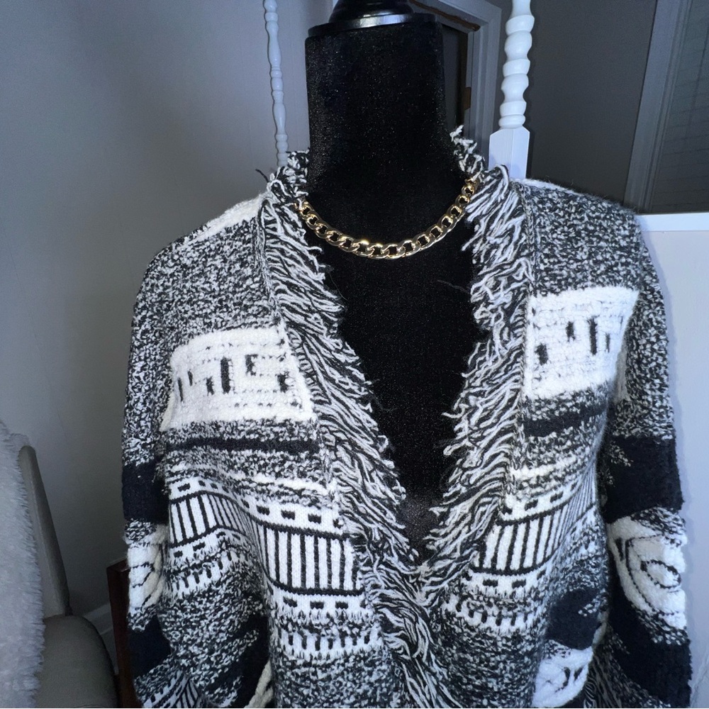 New POL Oversized Large Boho fringe Knit Sweater Black & White - Picture 3 of 6